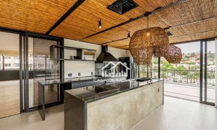 Vende cobertura duplex com 333m², 3 suítes, 3 vagas, varanda gourmet e lazer completo.