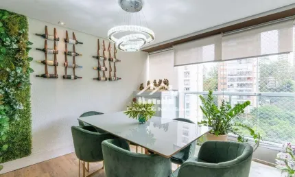 Vende apartamento com 77m², 2 suítes, 2 vagas, varanda gourmet e lazer, no Panamby