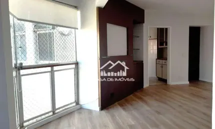 Vende apartamento de 75m², com 2 dormitórios e 2 vagas.