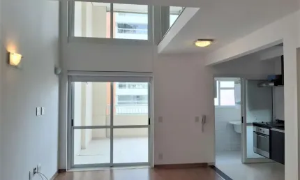 Aluga apartamento duplex, 1 suíte, 2 vagas na Vila Olímpia.