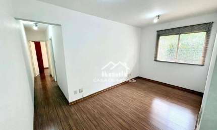 Vende apartamento de 52m², com 2 dormitórios, 2 banheiros, 1 vaga, ótima localização