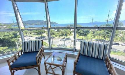 Vende apartamento mobiliado de frente para o Mar. Ótima localização em Santos.
