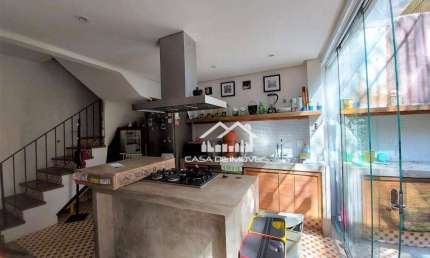 Vende casa em condomínio, 220m²,  4 dormitórios, 2 suítes, 2 vagas e espaço gourmet, na Vila Andrade.