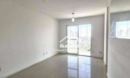 Vende ou aluga apartamento de 67m², com 3 quartos e 1 vaga, na Vila Andrade.