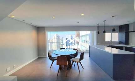 Aluga apartamento duplex novo, com 90m², 1 suíte e 2 vagas, no Campo Belo