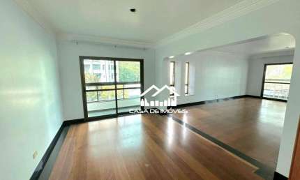 Vende apartamento com mais de 240m², 3 suítes e 4 vagas, no Morumbi.