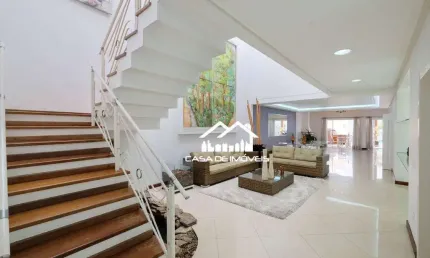 Vende casa tipo sobrado com 400m², piscina, espaço gourmet, 4 suítes e muito conforto, no Planalto Paulista.
