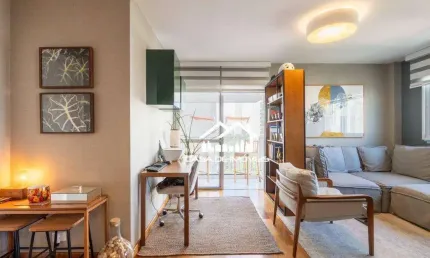 Vende apartamento recém reformado, com 85m², lazer e 1 vaga no Brooklin.