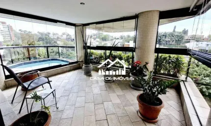 Vende apartamento penthouse com 380m², 4 suítes, 4 vagas, piscina e churrasqueira, no Panamby.