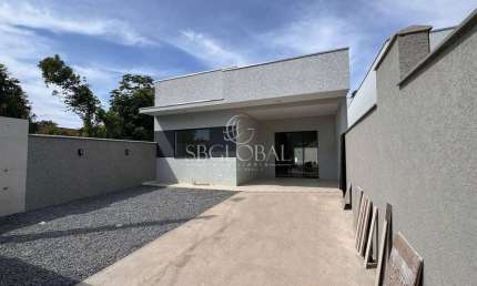 Casa Nova de Alto Padrão com Piscina e 03 Dormitórios sendo 01 suíte