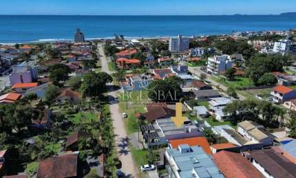 Casa de Alto Padrão no Balneário Rainha do Mar com 3 Dormitórios