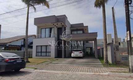 Luxo e Conforto em Itapoá/SC: Sobrado no Condomínio South Beach com Piscina e 4 Suítes