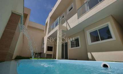 Sobrado novo com piscina na Barra do saí em Itapoá/SC