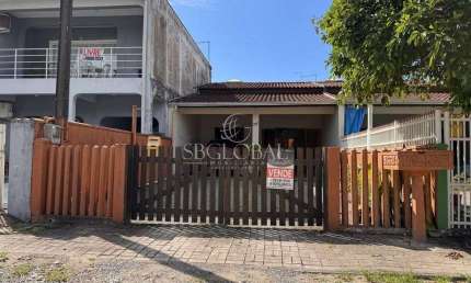 Casa localizada no Balneário Brasilia a 300 metros da praia em Itapoá/SC
