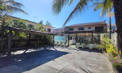Sobrado perto do mar com 04 suítes no Balneário Cambiju em Itapoá/SC!