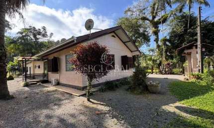 Chácara Completa na Estrada Bonita em Joinville SC – Casa, Riacho e Muito Verde!