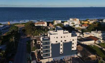 Apartamento com 110m² de área privativa apenas 01 quadra da praia na região central de Itapoá SC