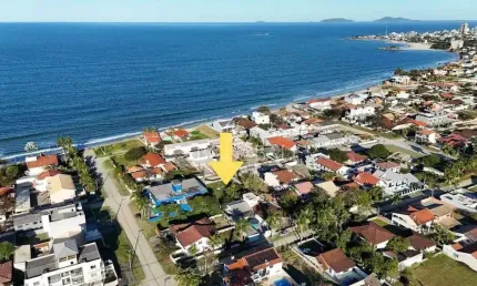 Terreno com 360m² localizado no Balneário Cambiju a 120 metros da praia em Itapoá-SC!