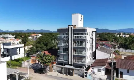 Apartamento mobiliado na região central de itapoá sc, 03 dormitórios e apenas 200 metros da praia