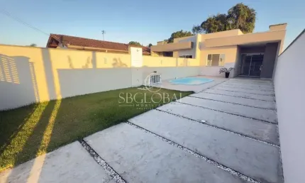 Casa aconchegante com piscina e 03 quartos localizada na Barra do Saí em Itapoá/SC