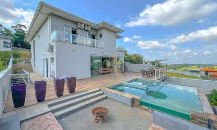 Linda Casa com piscina no Quintas do Boa Vista, área de 600m2 em Condominio Fechado - Atibaia/SP