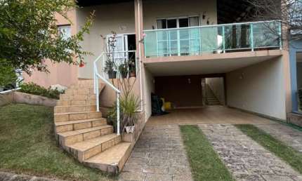 CASA DE 180M² DE ÁREA CONSTRUÍDA COM 3 DORMS SENDO 1 SUÍTE NO COND. TERRAS DE GÊNOVA EM JUNDIAÍ-SP