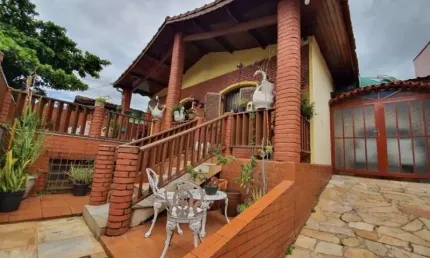 CASA DE 205M² DE ÁREA CONSTRUÍDA COM 3 DORMITÓRIOS, SENDO 1 SUÍTE NA VILA NOVA ESPÉRIA - JUNDIAÍ SP  ***ACEITA PERMUTA POR IMÓVEL DE MENOR VALOR***