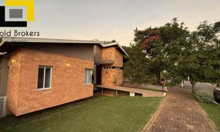 CASA COM 257 M²  DE ÁREA CONSTRUÍDA E 3 DORMITÓRIOS NO CONDOMÍNIO RESERVA DOS VINHEDOS EM LOUVEIRA - SP