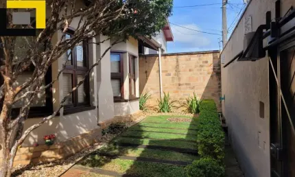 Casa para locação em Jundiaí-SP: 3 quartos, 1 suíte, 3 salas, 3 banheiros, 2 vagas de garagem, 218,00 m²!