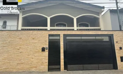 CASA COM 232 M² DE ÁREA CONSTRUÍDA COM 4 DORMITÓRIOS, SENDO 1 SUÍTE, NO JARDIM DA FONTE EM JUNDIAÍ - SP