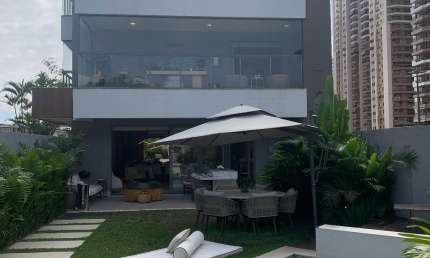 Casa Triplex em Condomínio Clube no Parque das Rosas Barra da Tijuca