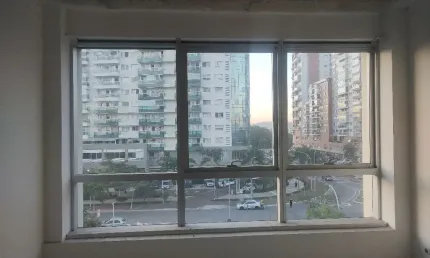 Sala comercial de 23 m² no  one world offices (centro metropolitano).