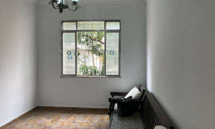 Raro apartamento de 2 quartos na Praça do Carmo - Vila da Penha
