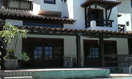 TRIPLEX COLONIAL  COM 5 QUARTOS SENDO 4 SUÍTES VAGA PARA + DE 5 CARRO NA GARAGENS