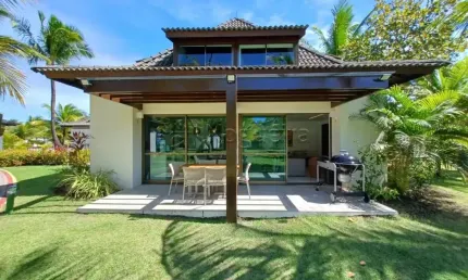 Excelente Bangalô duplex mobiliado localizado no Condomínio Beach Class Muro alto com 130,38m².