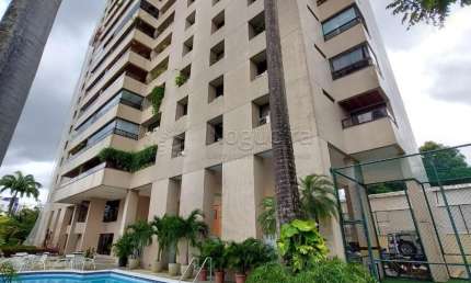 Ótimo apartamento de 4 quartos, varanda e lazer completo no Bairro das Graças. Entre em contato!