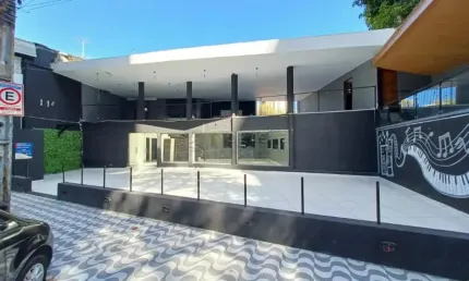 Prédio comercial ampla com excelente localização no bairro do Derby.