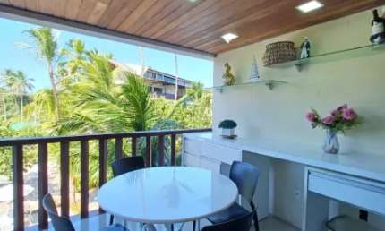 Excelente apartamento 2 suítes, mobiliado com varanda e  localizado à beira mar de Muro Alto