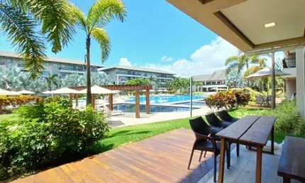 Excelente apartamento mobiliado  de 2 quartos, varanda localizado em Porto de Galinhas com lazer completo.