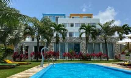 Flat com varanda, totalmente mobiliado e vaga na garagem com Excelente localização na Beira Mar de Tamandaré
