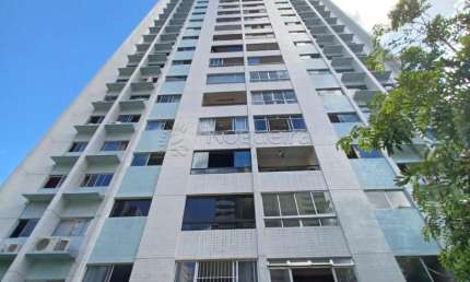Espaço e Qualidade de Vida! Amplo Apartamento com Varanda