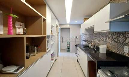 Apartamento com excelente localização no bairro da Madalena, 3 quartos sendo 1 suíte com closet, 105m², 1 vaga de garagem coberta