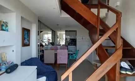 Excelente apartamento duplex localizado em Candeias com 110,00m².
