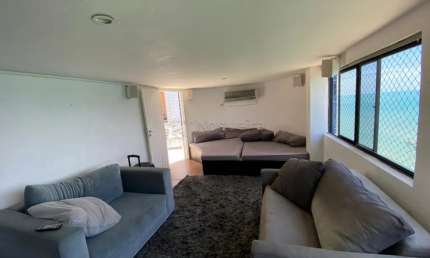 Excelente apartamento tríplex localizado na beira mar de Candeias, com 363,51m² de área útil.