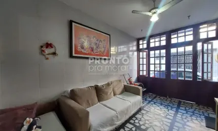 Linda casa i em prazeres i 4 quartos i sendo 1 suíte i 2 vagas