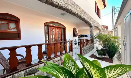 Casa com 4 dormitórios à venda, 300 m² por R$ 1.100.000,00 - Campos Elíseos - Varginha/MG