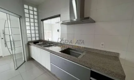 Casa com 3 dormitórios à venda, 133 m² por R$ 530.000,00 - Santana - Varginha/MG