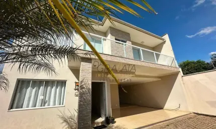 Casa com 4 dormitórios à venda, 326 m² por R$ 920.000,00 - Rezende - Varginha/MG