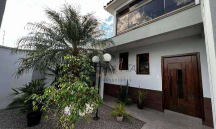 Casa com 3 dormitórios à venda, 240 m² por R$ 850.000,00 - Parque São José - Varginha/MG