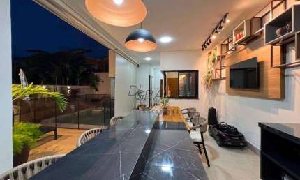 Casa com 3 dormitórios à venda, 201 m² por R$ 1.300.000,00 - Vila Adelaide - Varginha/MG